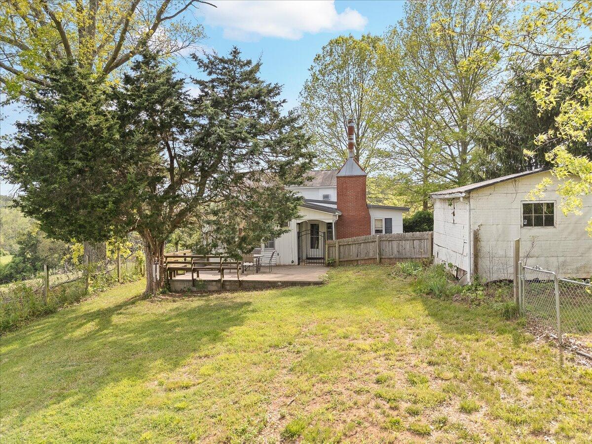 5328 White House RD
