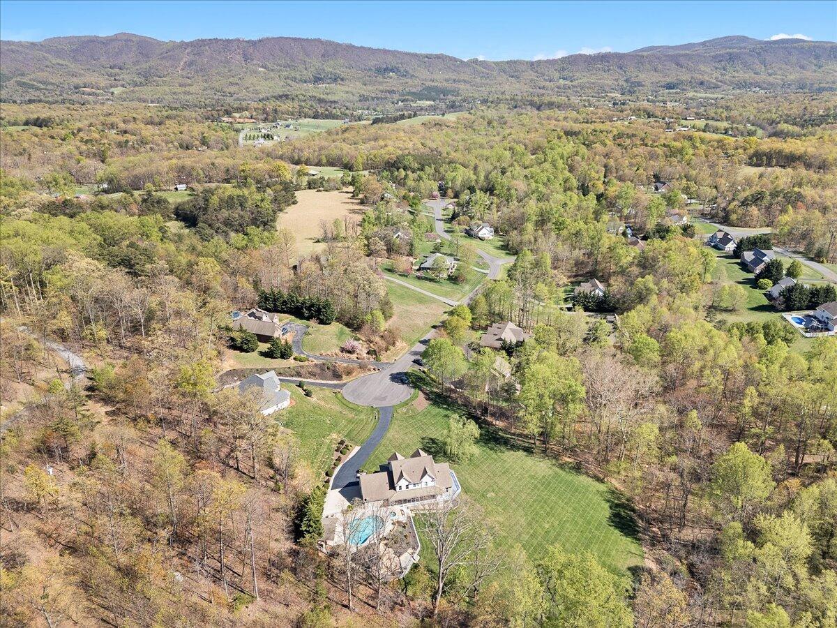 143 Gillie LN
