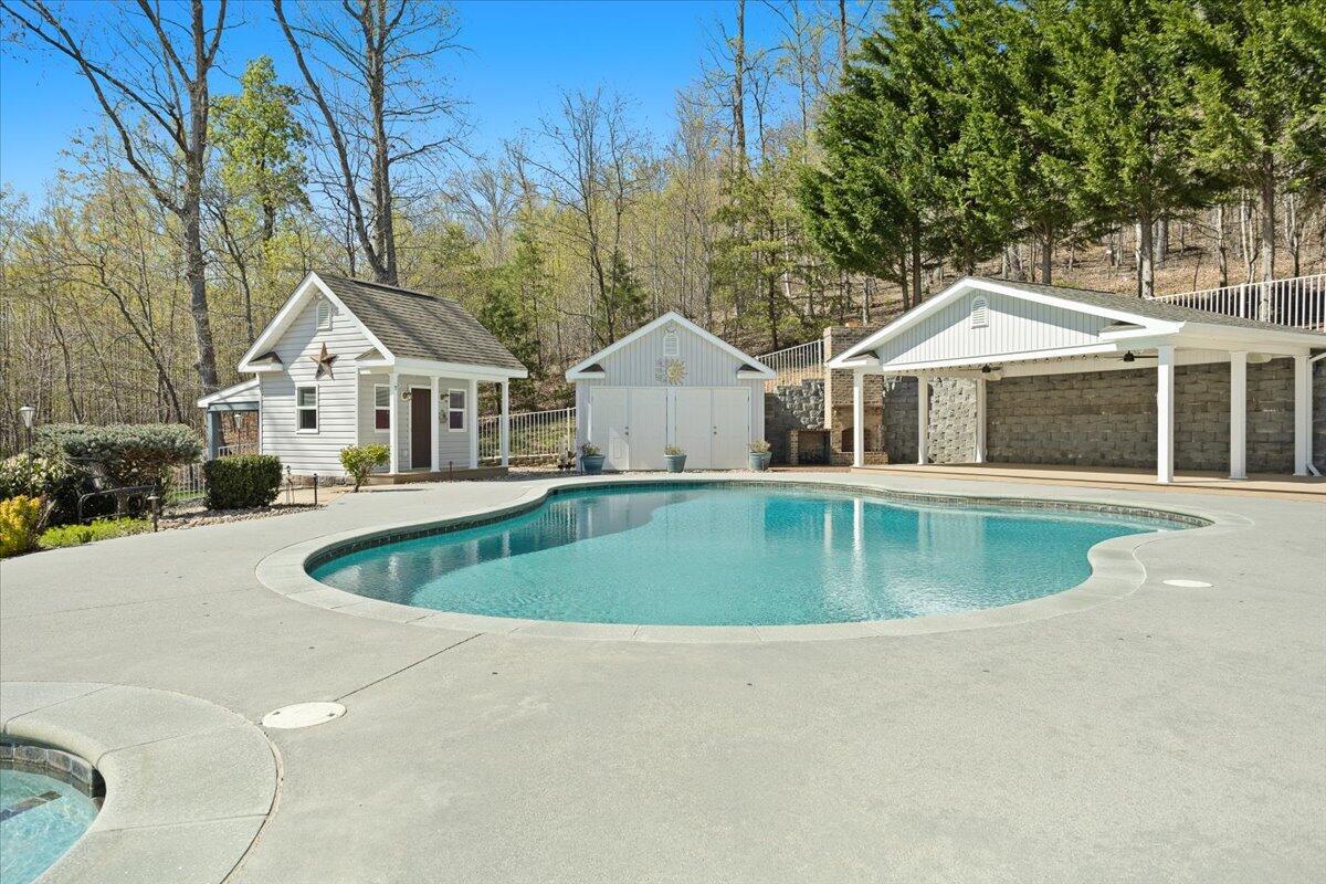 143 Gillie LN