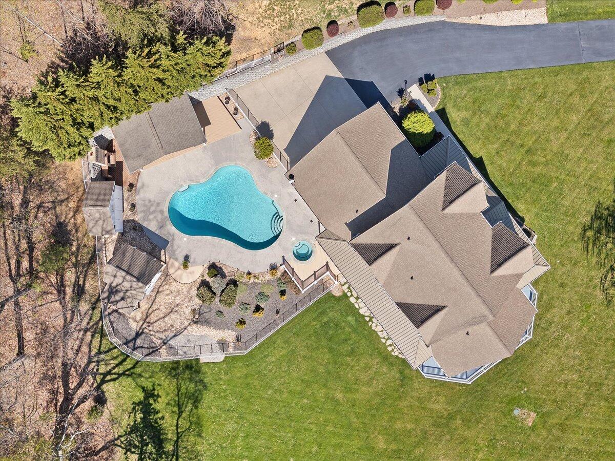 143 Gillie LN