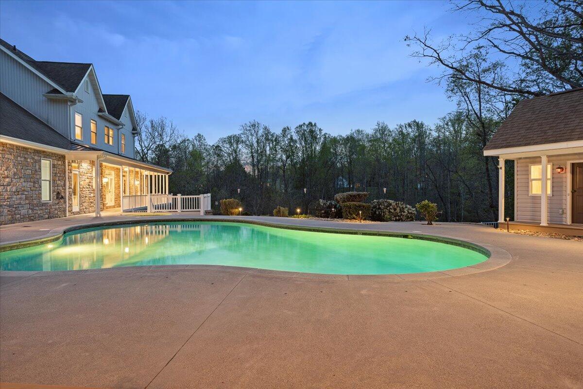 143 Gillie LN
