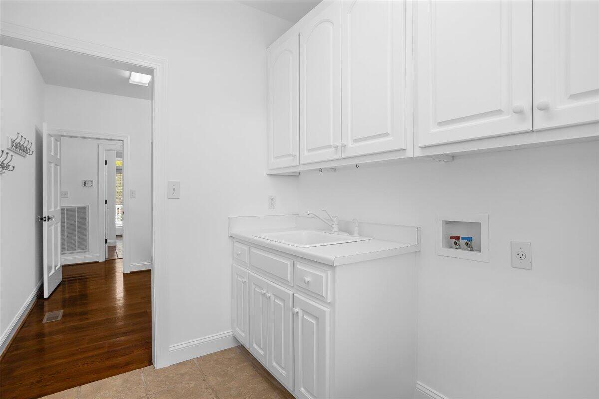 143 Gillie LN