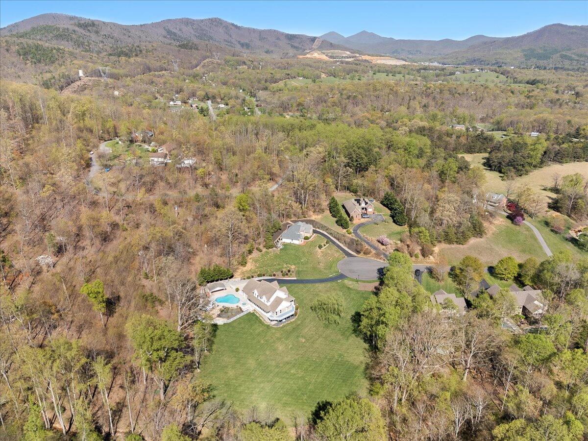 143 Gillie LN