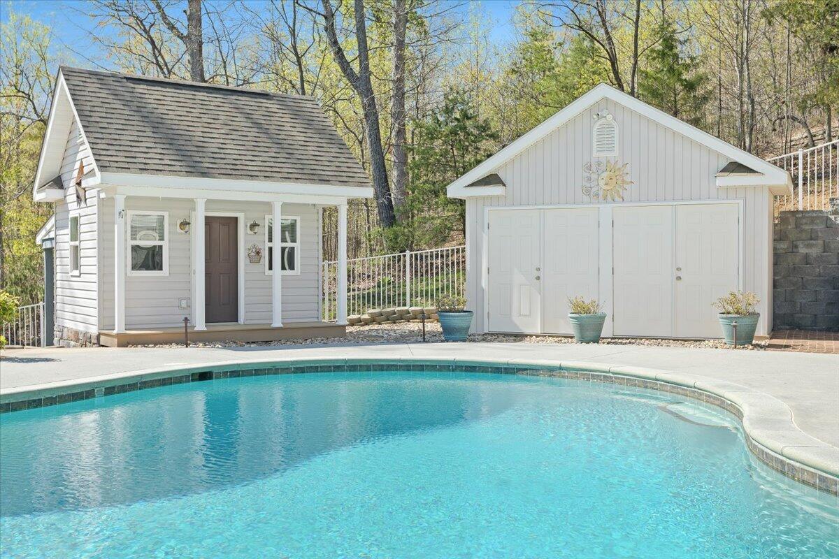 143 Gillie LN
