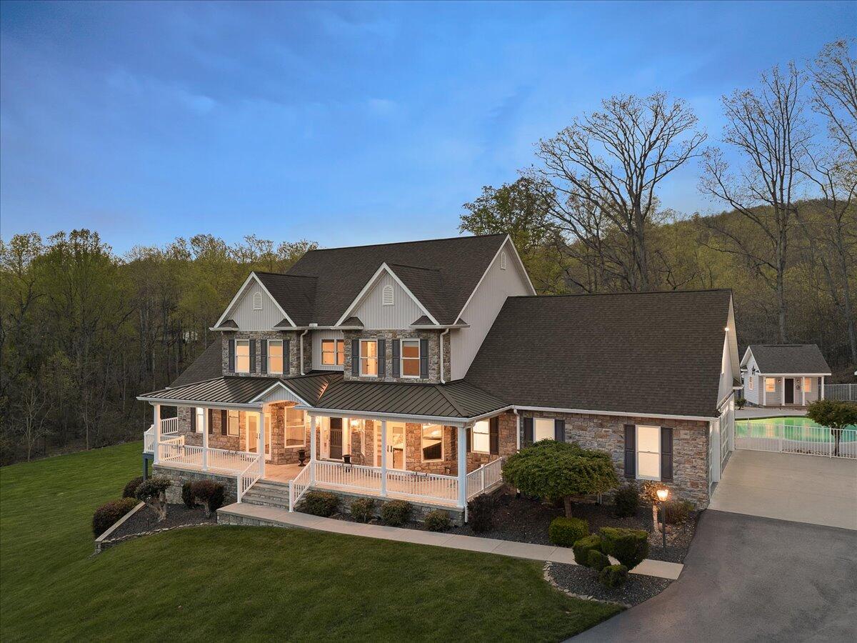 143 Gillie LN