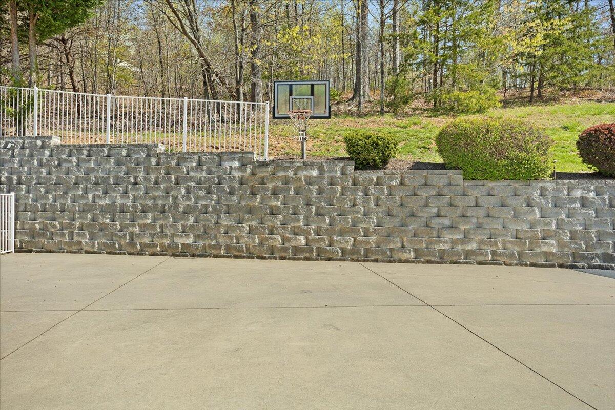 143 Gillie LN