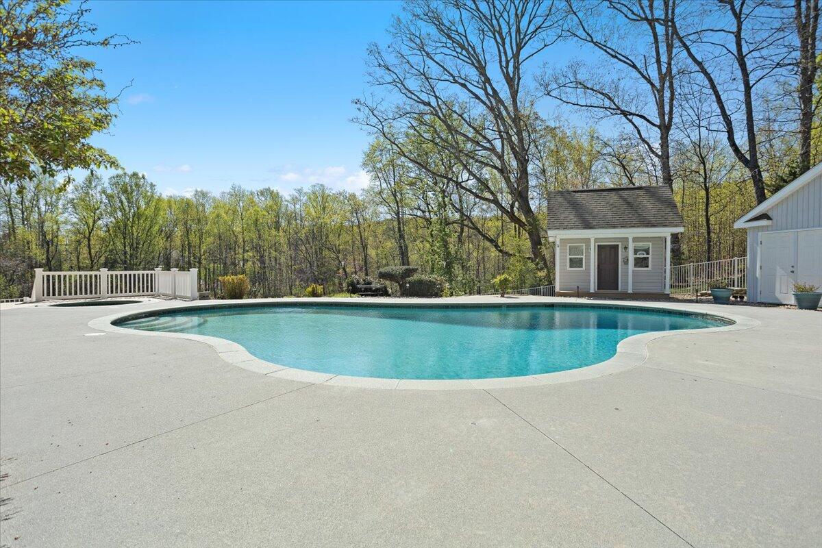 143 Gillie LN