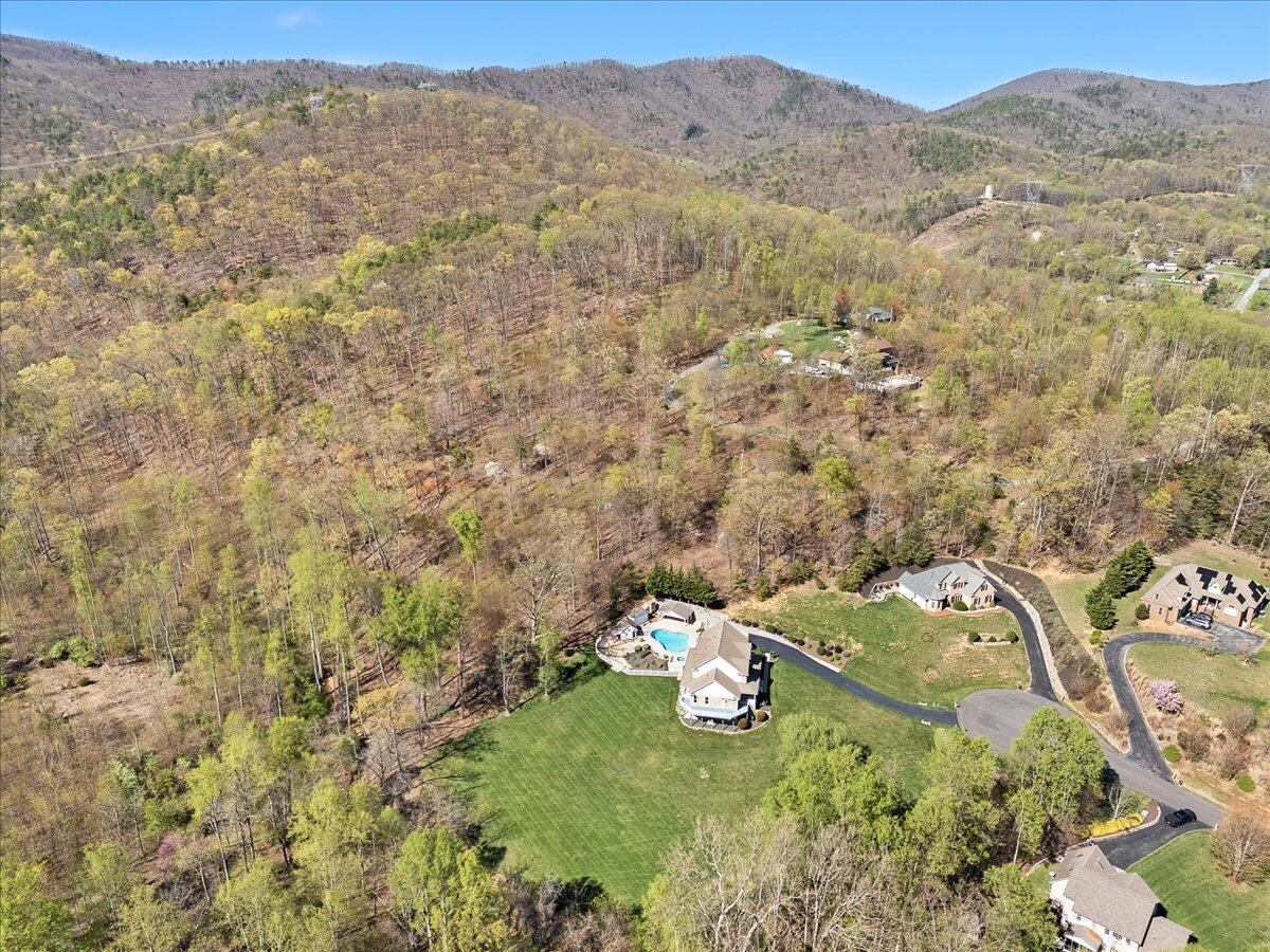 143 Gillie LN