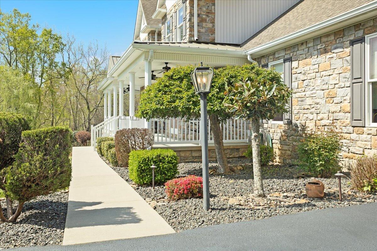 143 Gillie LN