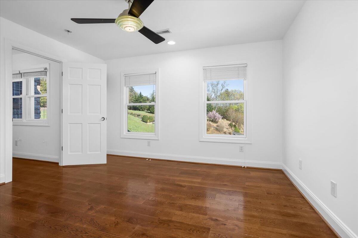 143 Gillie LN