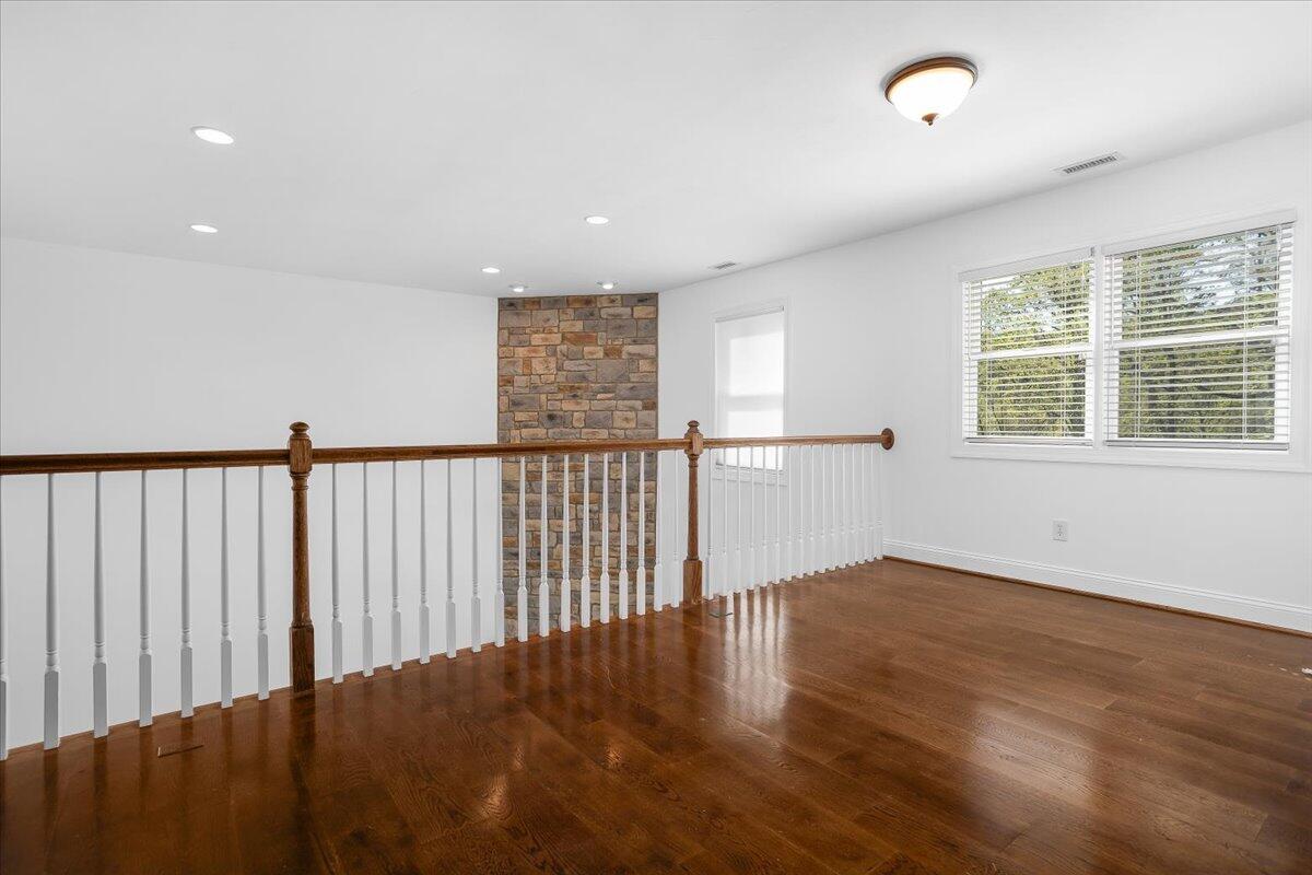 143 Gillie LN