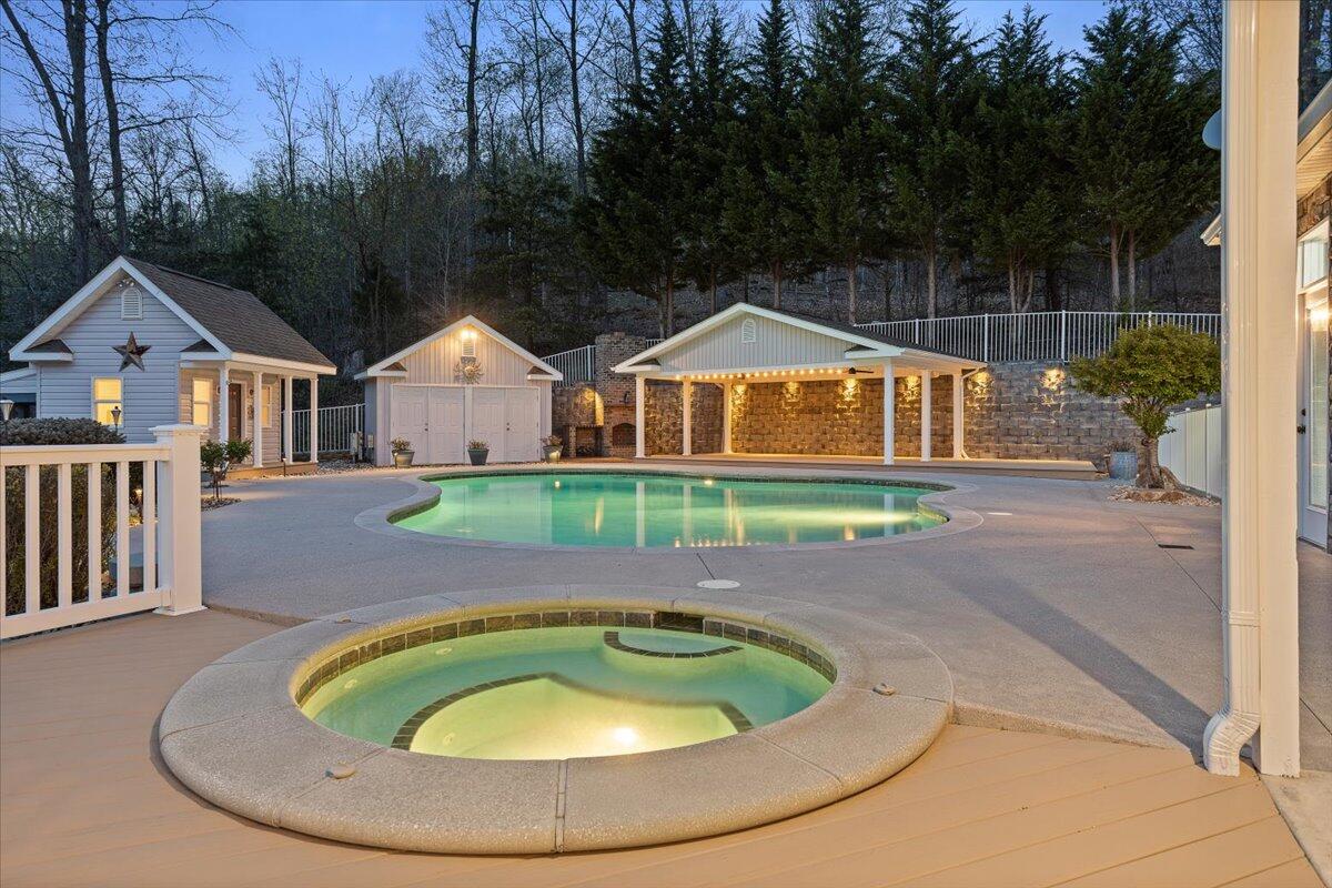 143 Gillie LN