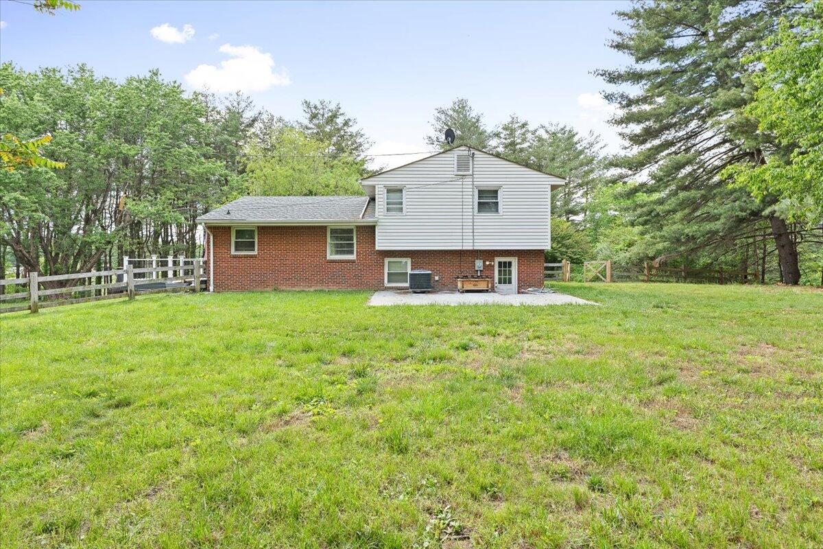 8160 Cloverdale RD