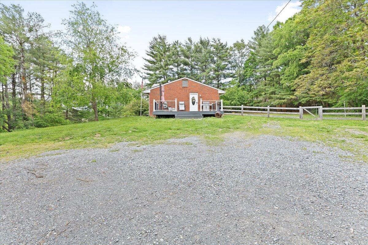 8160 Cloverdale RD