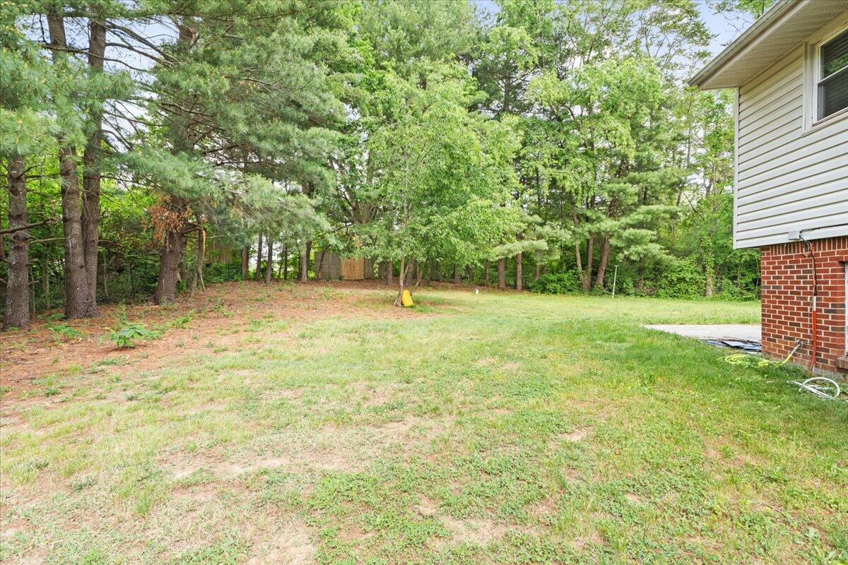 8160 Cloverdale RD