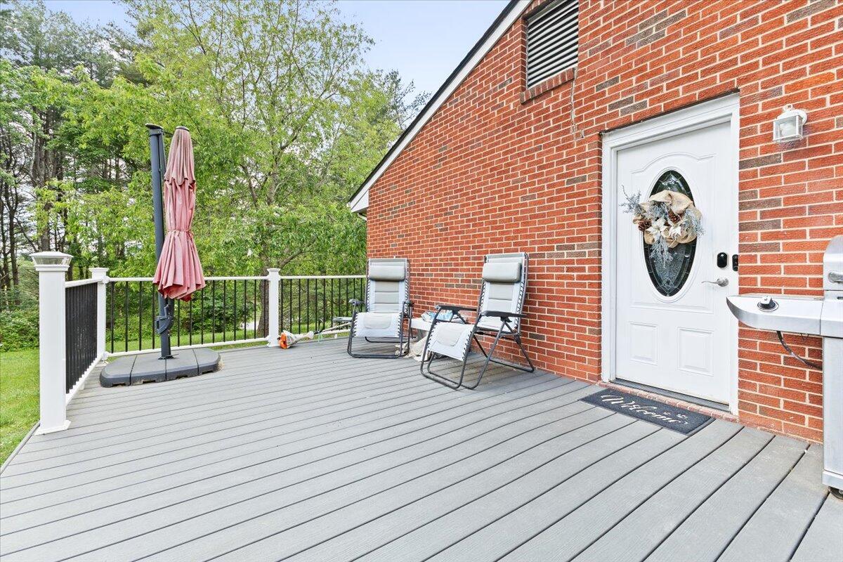 8160 Cloverdale RD