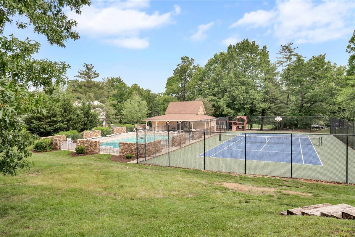 4554 Summerset DR