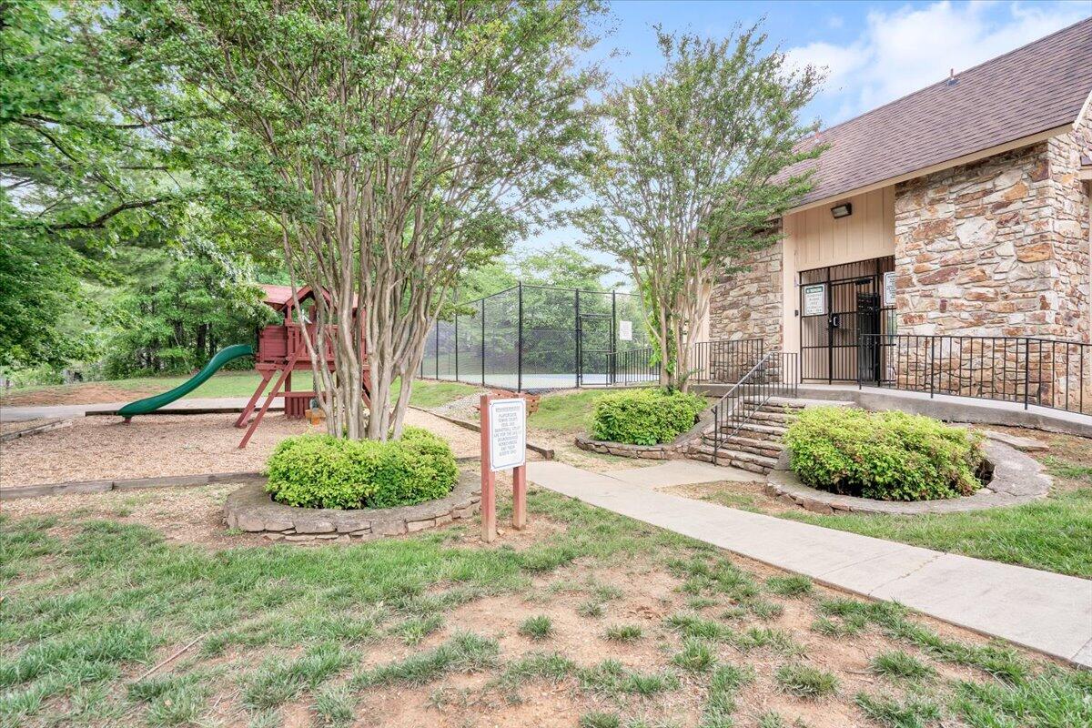 4554 Summerset DR