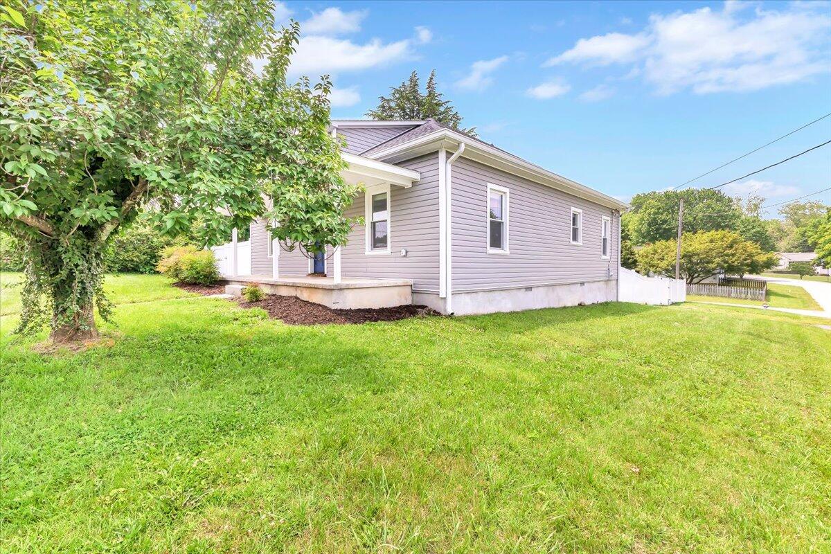 323 N Blair ST