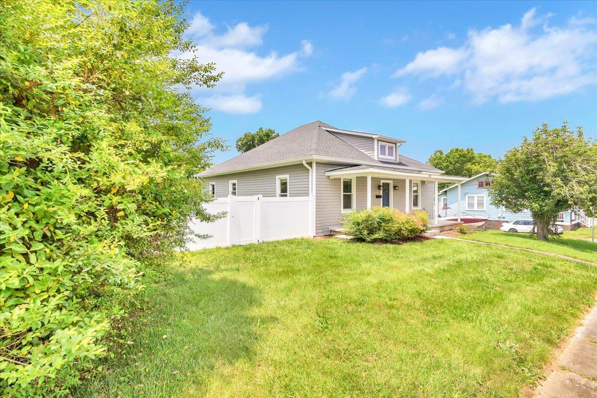 323 N Blair ST
