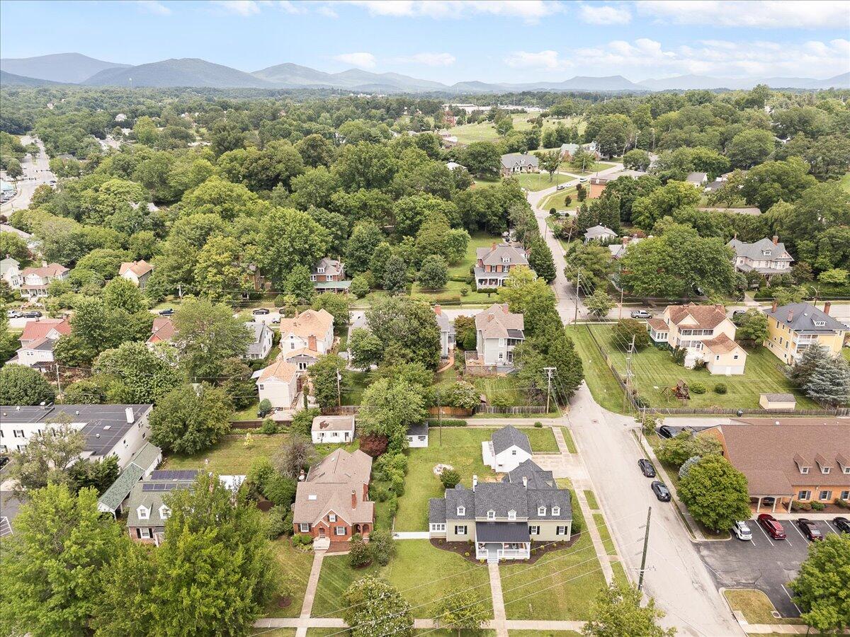 335 Roanoke BLVD
