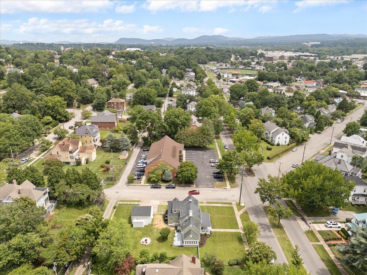 335 Roanoke BLVD