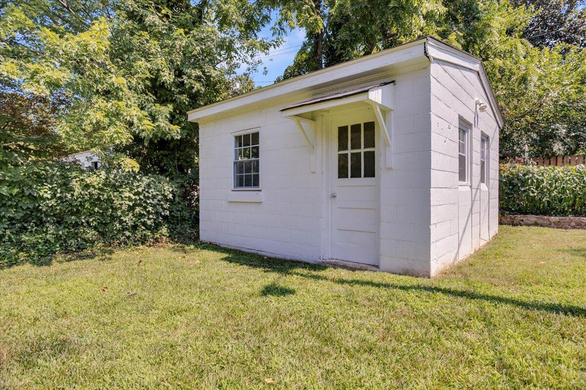 335 Roanoke BLVD