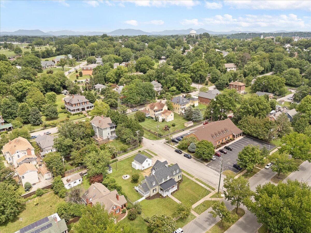 335 Roanoke BLVD