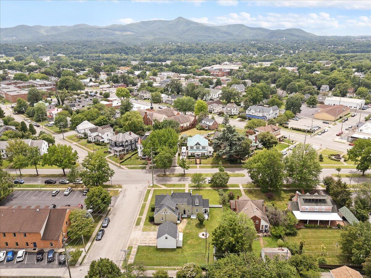 335 Roanoke BLVD