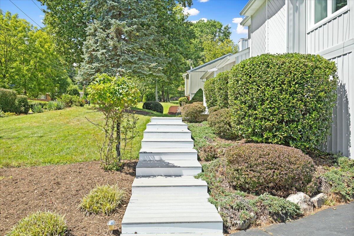 5237 Roselawn RD