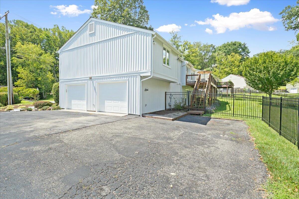 5237 Roselawn RD