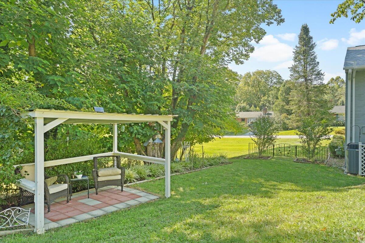 4309 Cresthill DR