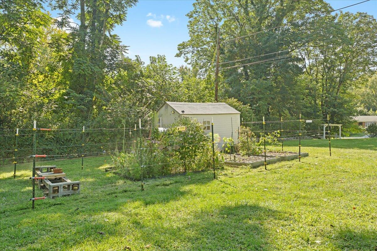 4309 Cresthill DR