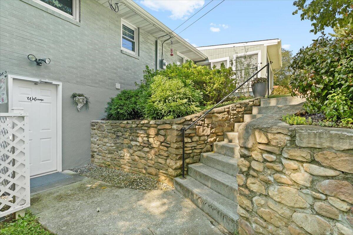 4309 Cresthill DR