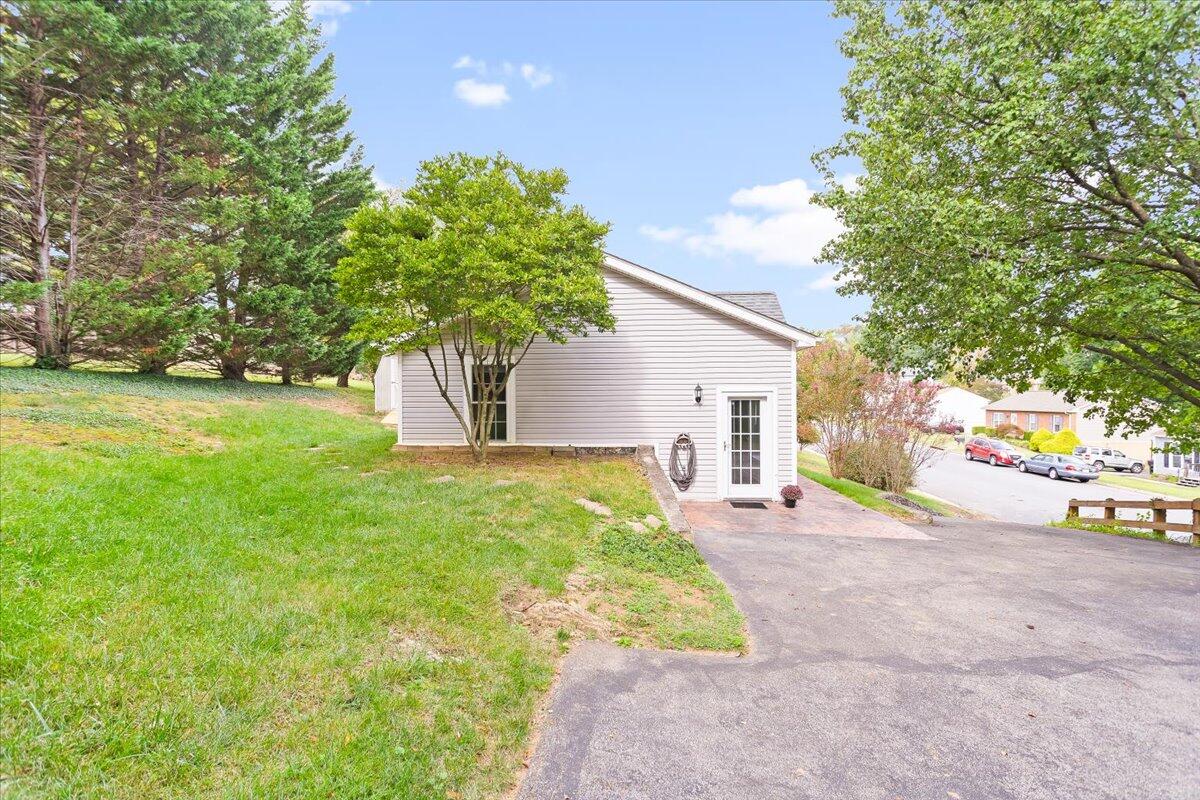6854 Autumn Wood LN
