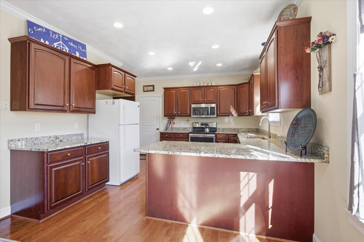 250 Thornblade WAY