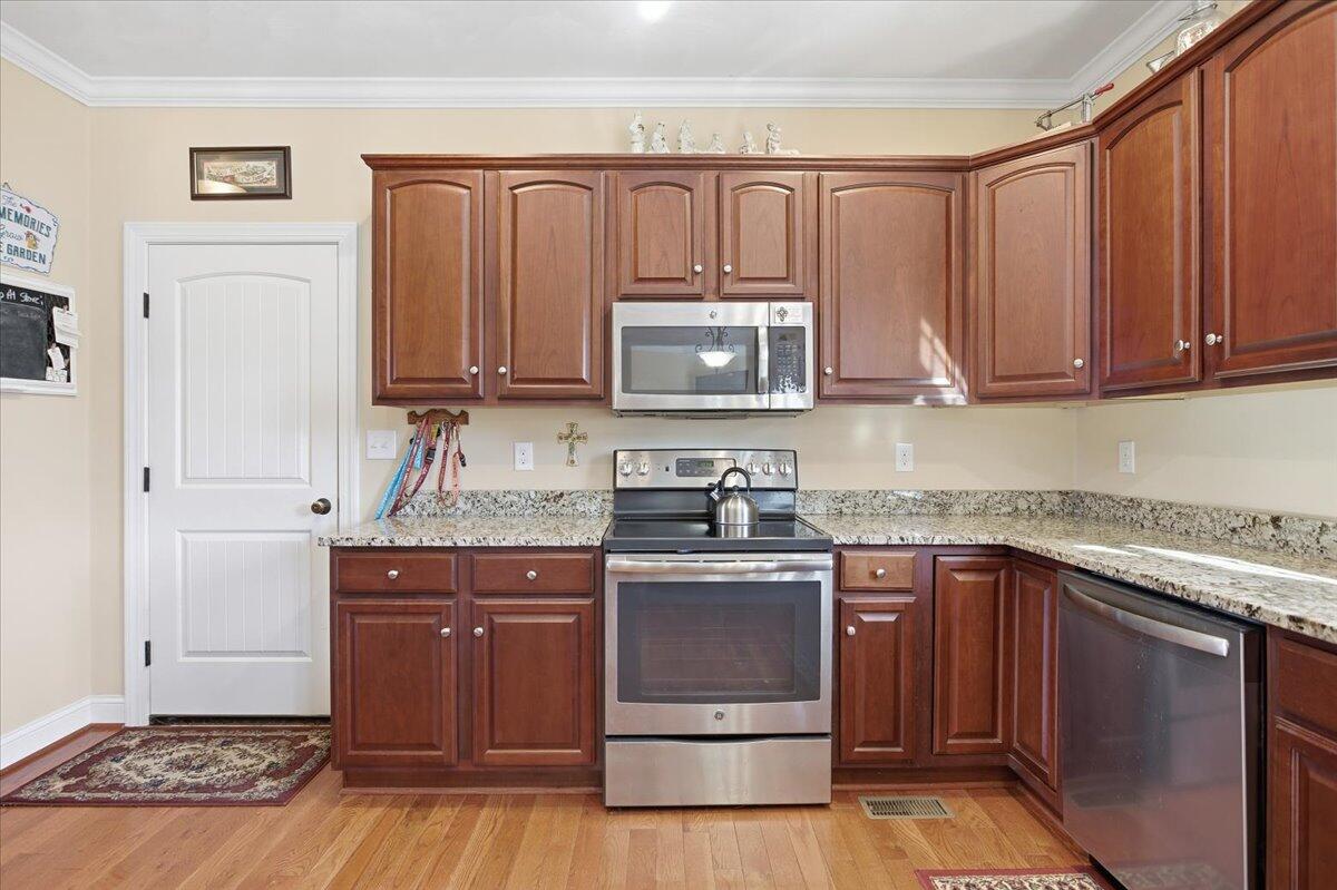 250 Thornblade WAY