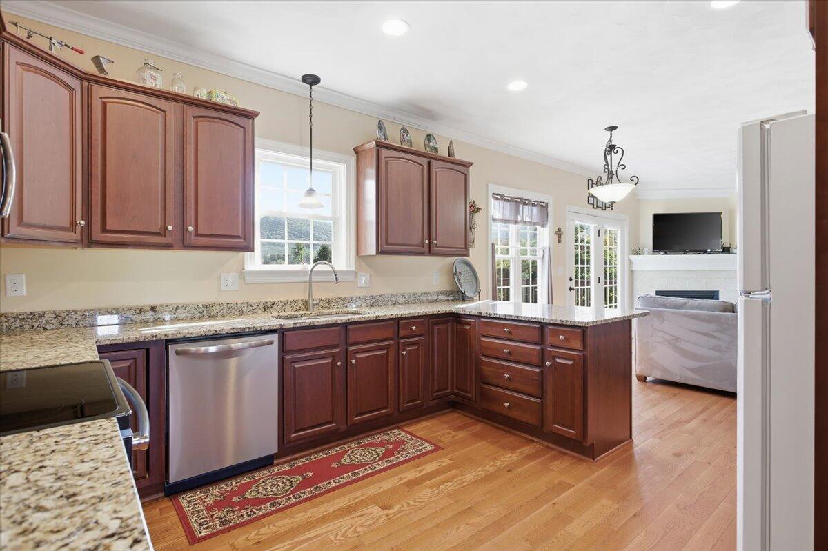 250 Thornblade WAY