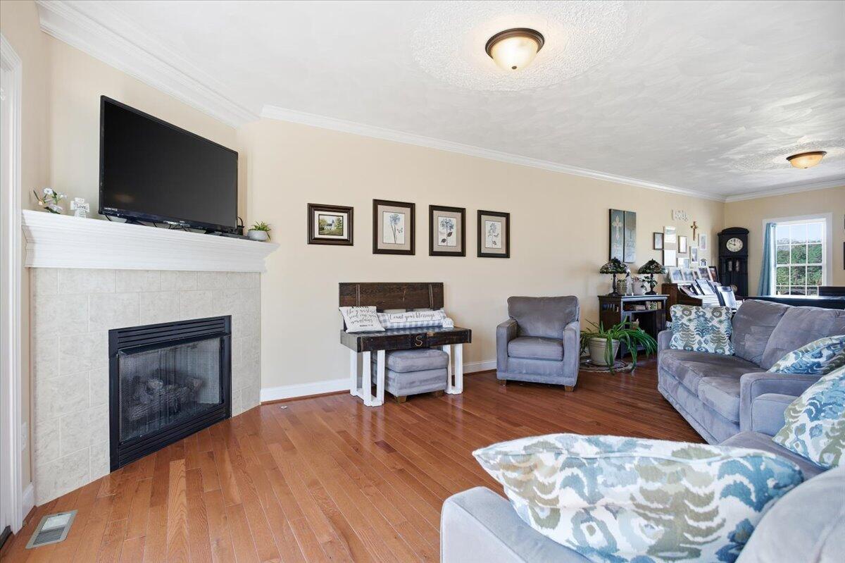 250 Thornblade WAY