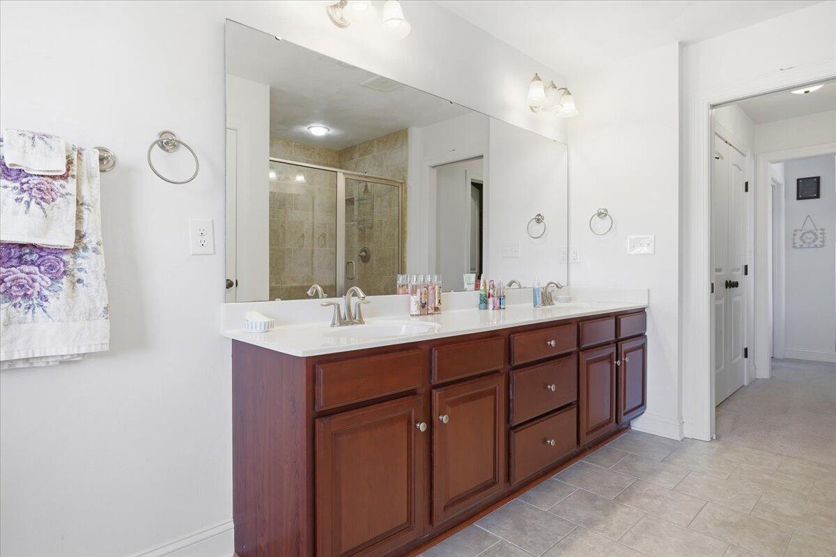 250 Thornblade WAY