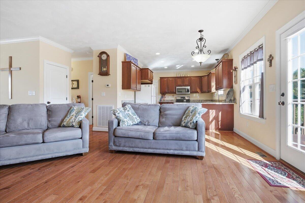 250 Thornblade WAY