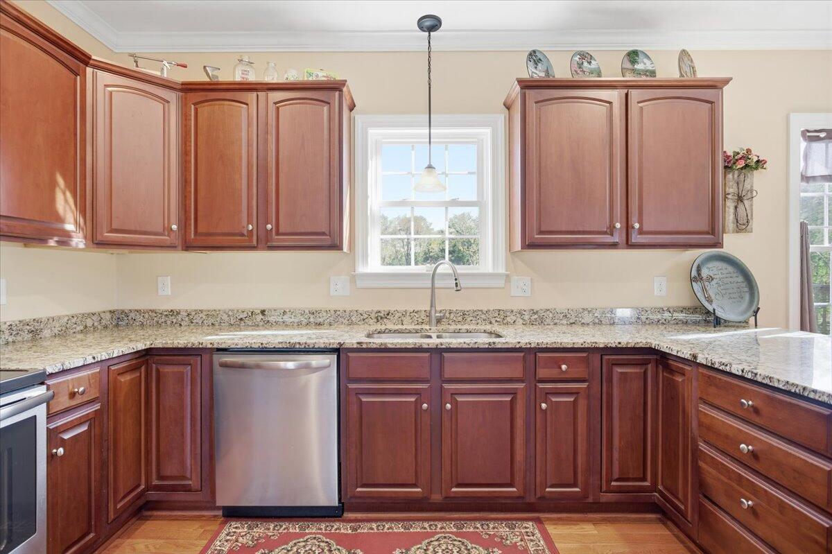 250 Thornblade WAY