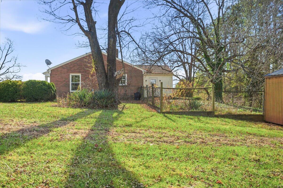2127/2129 Moneta RD