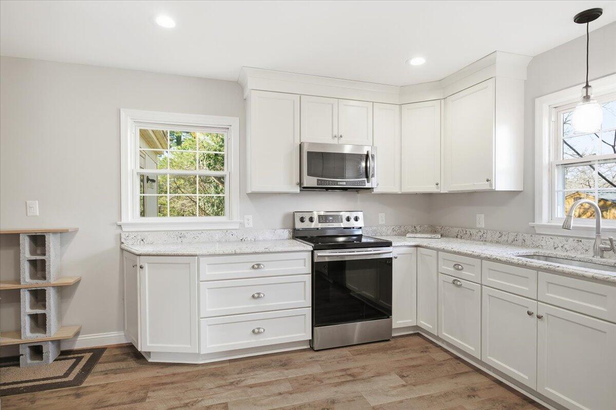 2127/2129 Moneta RD