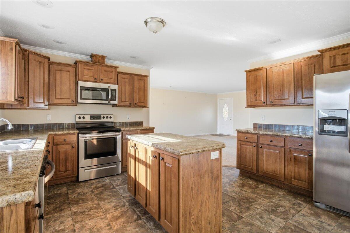 2127/2129 Moneta RD