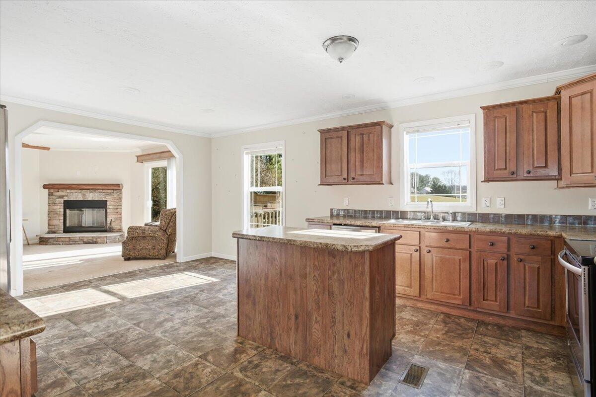 2127/2129 Moneta RD