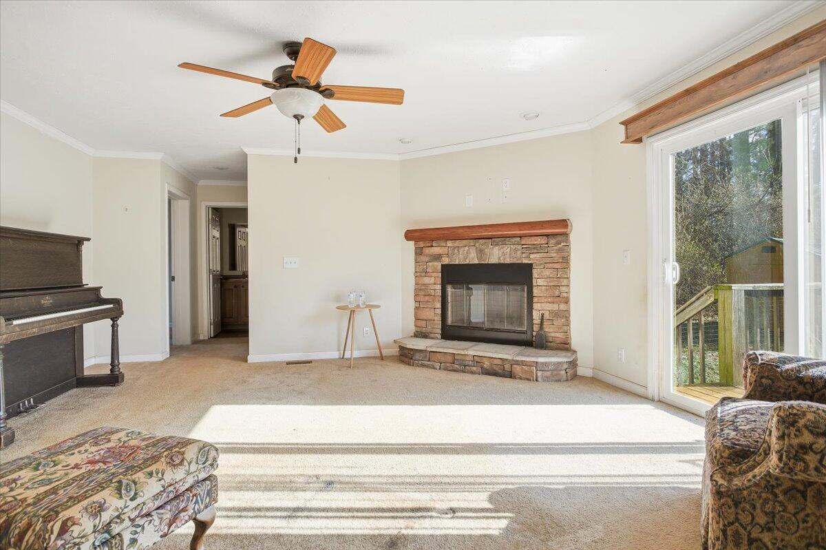 2127/2129 Moneta RD