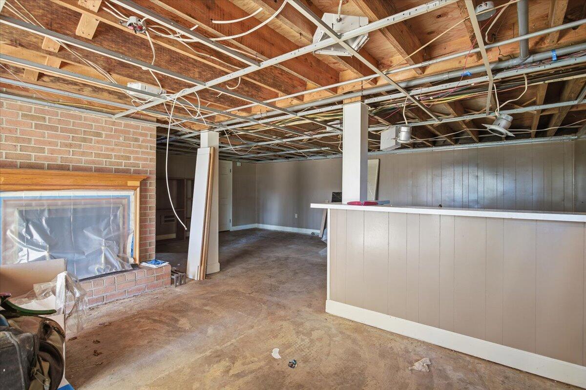 2127/2129 Moneta RD