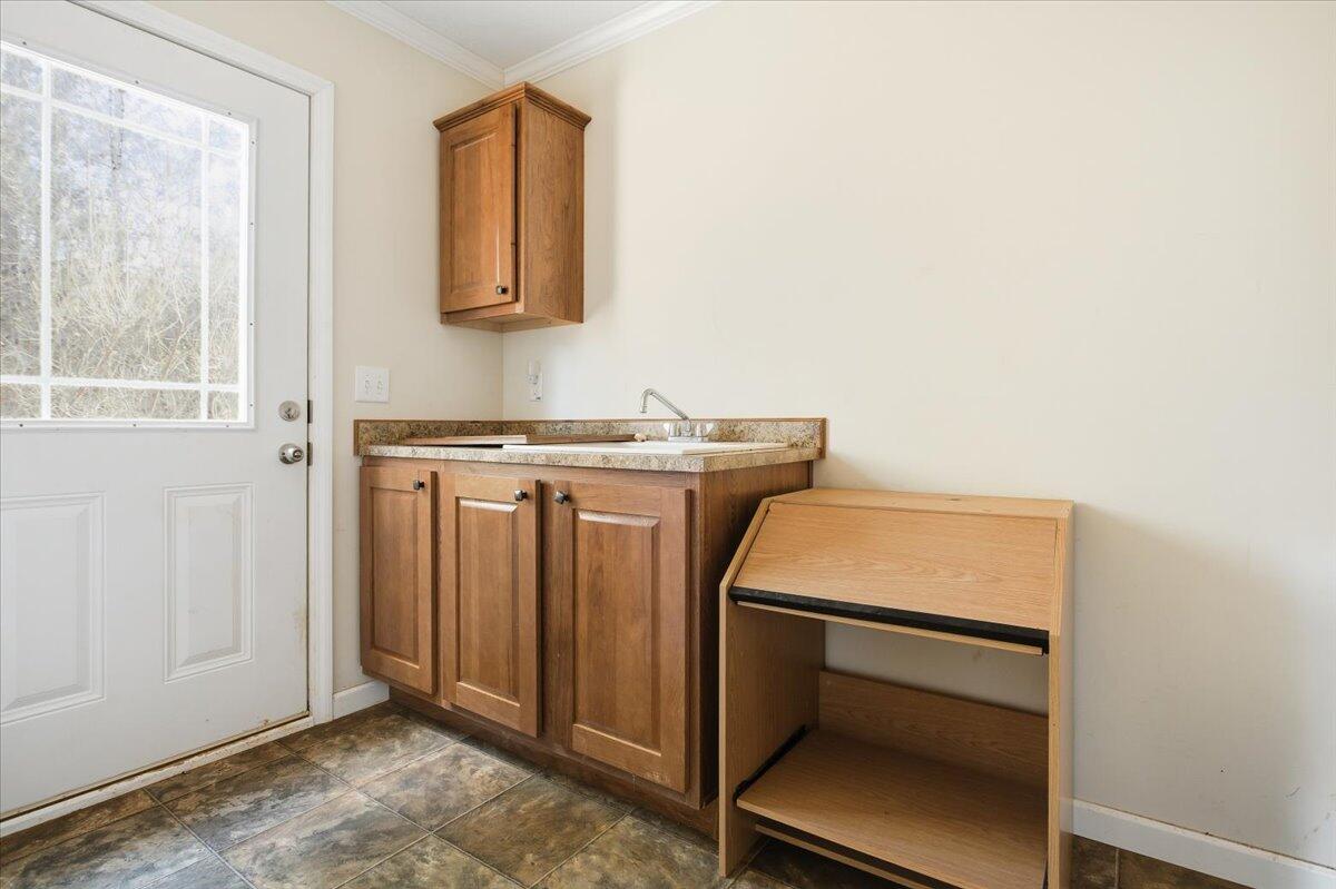 2127/2129 Moneta RD