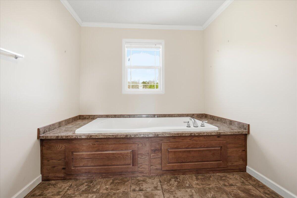 2127/2129 Moneta RD